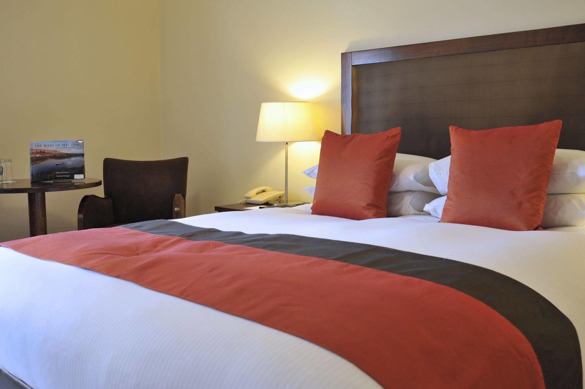 Temple Gate Hotel Ennis Dış mekan fotoğraf
